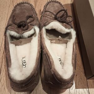 Ugg Dakota Chestnut Suede Sheepskin moccasins